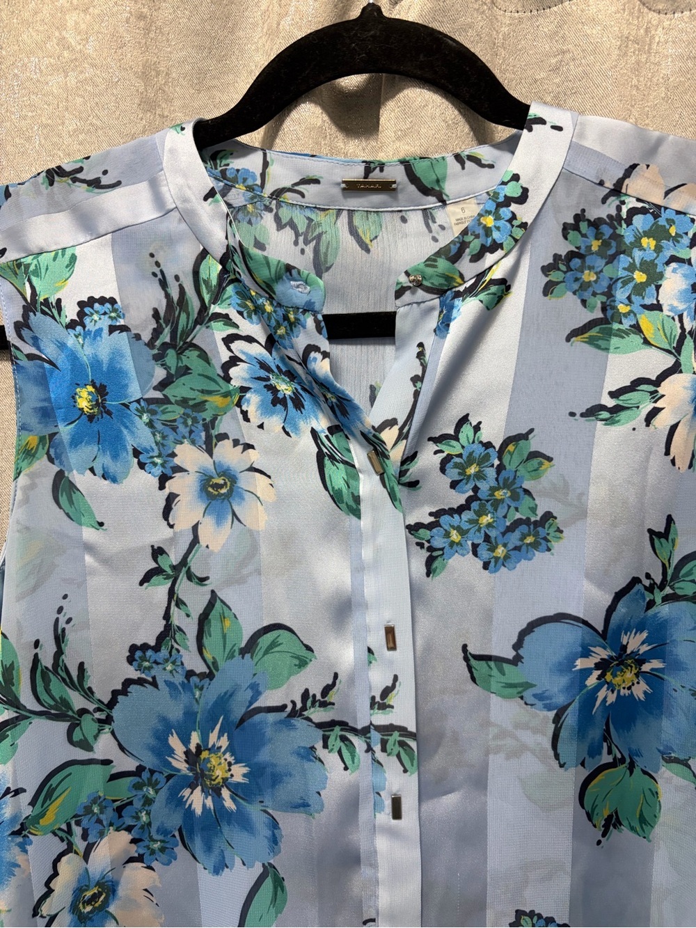 Tahari Light Blue Floral Sleeveless Button-Front Camisole - Picture 4 of 8